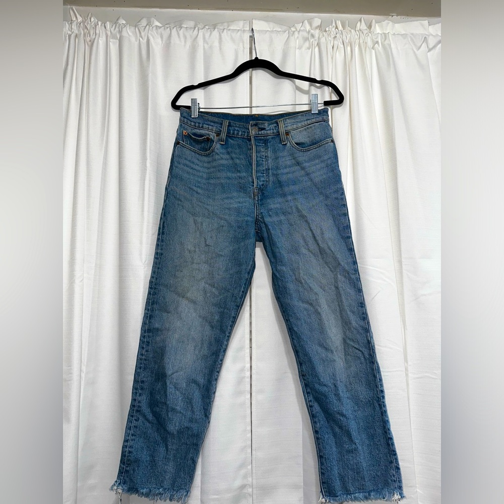 🤍Size 29 Women’s Levi Cropped Jeans🤍
